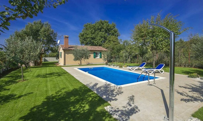 Musalez Villa | Small holiday home with pool in untouched nature near Poreč