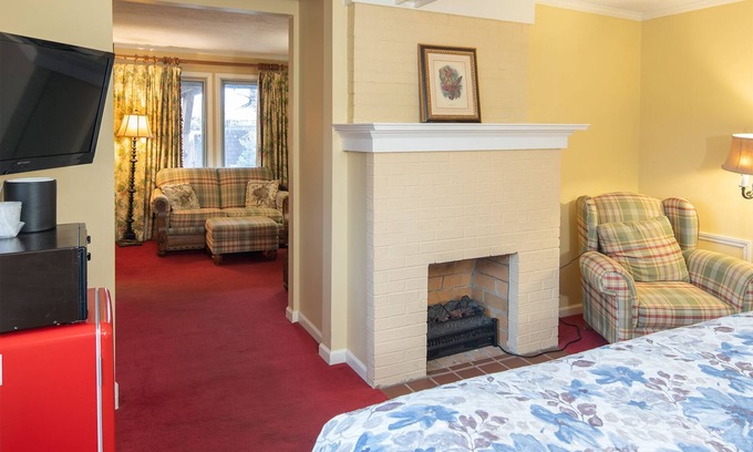 Blowing Rock Hotel | Small Private suite with Electric Fireplace and Pet Friendly