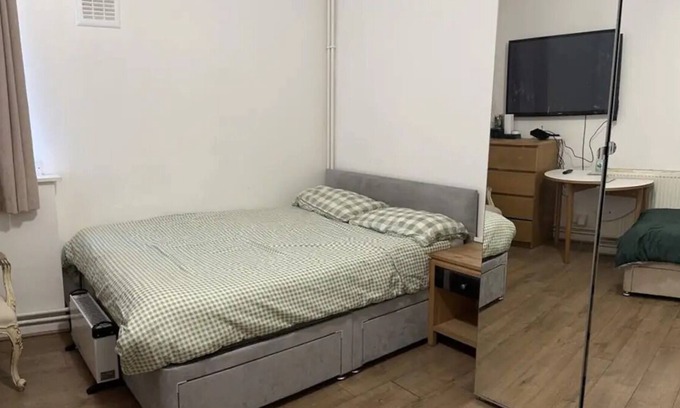 Somers Town Apartment | Small Studio Apartment - Quick Access to all of London