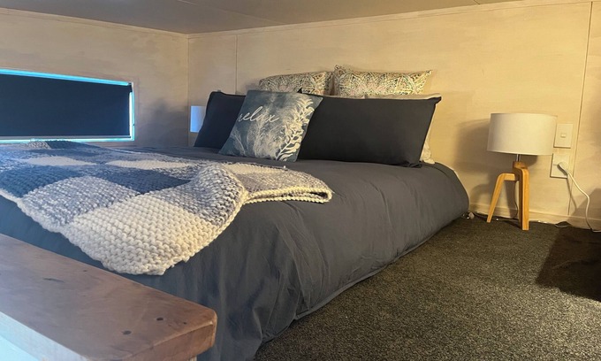 North Taranaki District Apartment | Small studio situated close to North Taranaki’s most beautiful beaches.