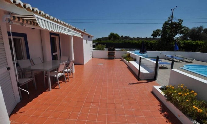 Silves House | Small Villa with 3 bedrooms,2 bathrooms, AC, wifi,private pool.