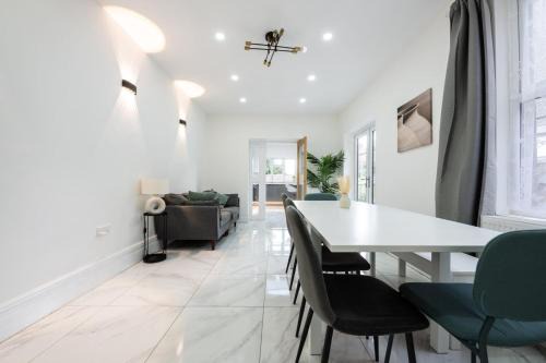 Grangetown House | Smart TV | WiFi | Free Parking