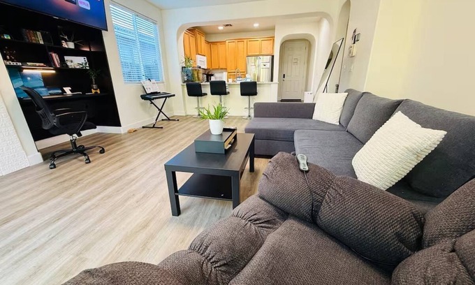 Regency Park House | Smart Zen Retreat Near Airport – Calm, Comfortable Garden Hideaway