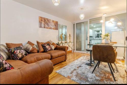 Smethwick House | Smethwick - House - Sleeps 8 - Parking