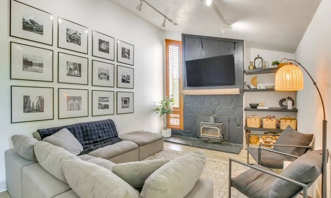 Smithfield House | Smithfield Gathering Place: Room for Everyone!