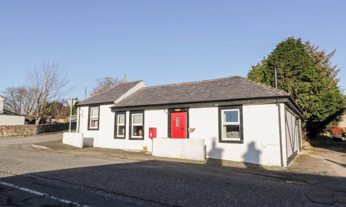 Clarencefield Cottage | SMITHY HOUSE, pet friendly, character holiday cottage in Annan