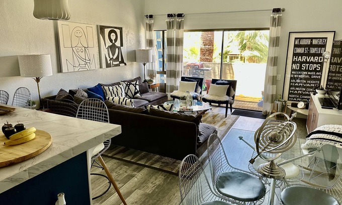 Twin Palms Condo | Smoke Tree Racquet Club Condo 7 min Drive to Downtown Palm Springs!