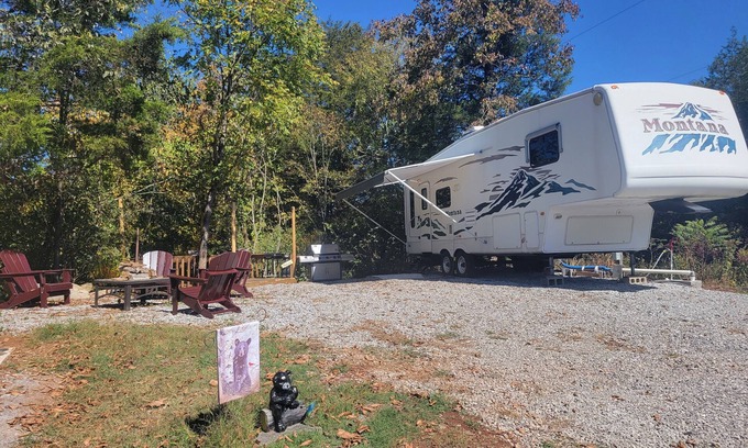 Jefferson County Apartment | Smokey Mountain hideaway camper with waterfall