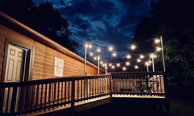 Sevierville Cabin | Smoky Cabin/Prime Location/Family-Oriented/HotTub/Pet-friendly/Game room & Pool