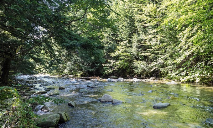 Jeffersonville House | Smuggler's Notch Mountain House w/hot tub & river