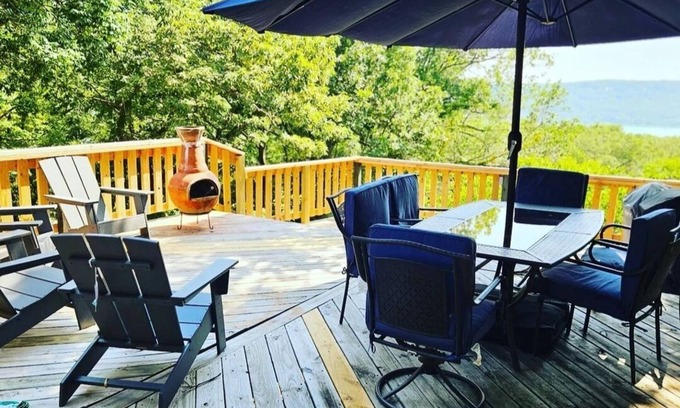 Cookson House | Snake Creek Lake House Getaway