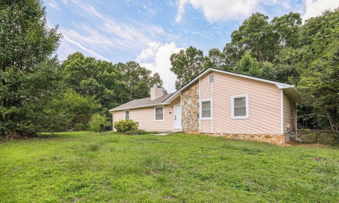 Snellville House | Snellville Getaway ~ 8 Mi to Stone Mountain Park!