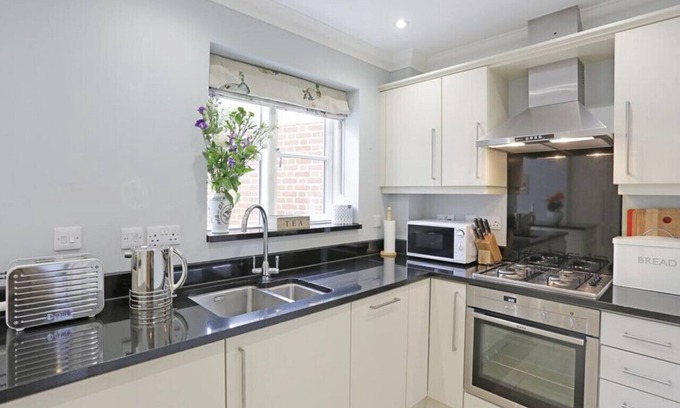 Martlesham Heath House | Snipe Cottage - Three Bedroom House, Sleeps 4