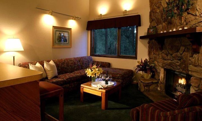Big Bear Lake Hotel | Snow Lake Lodge - Heated Outdoor Pool and Hot Tub
