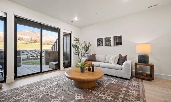 Eden Condo | Snowbasin Vista Retreat Pt C106|Golf |Pineview Res