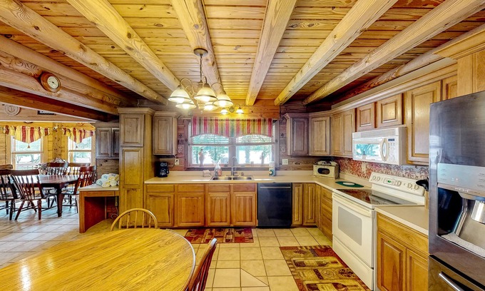 Leesville House | Snowbird-friendly house with lake view, fireplace, & W/D - dogs OK