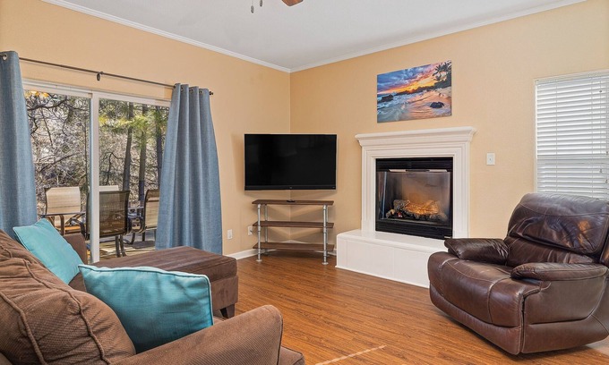 Bass Lake House | Snowbird-friendly retreat hot tub, pool, creek views ,wifi, grill, & fireplace