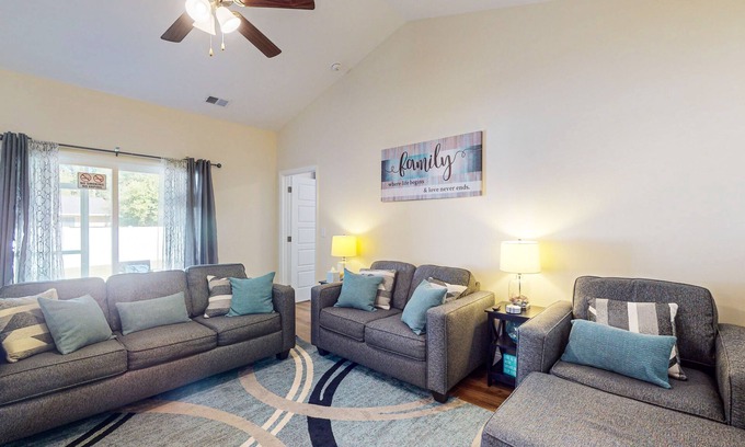 Myrtle Beach House | Snowbird-friendly home w/game room, patio, pool table, ping-pong, washer/dryer