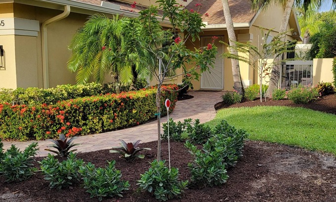 The Bluffs House | Snowbird Paradise at Jupiter's Upscale Bluffs, By Beach, 3/2 Sleeps 4-6