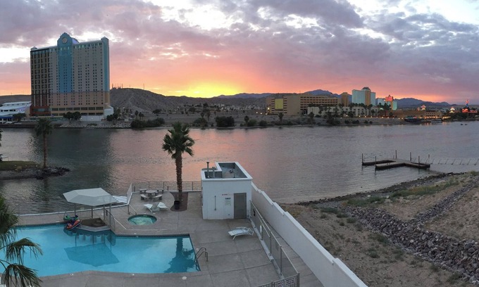 Bullhead City Condo | Snowbird Riverfront Condo across from the Laughlin Casinos- MONTHLY RENTAL