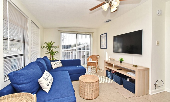 Clermont Condo | Snowbirds! Villa w/Private Lake, Golf, Pickleball, Disney/Universal