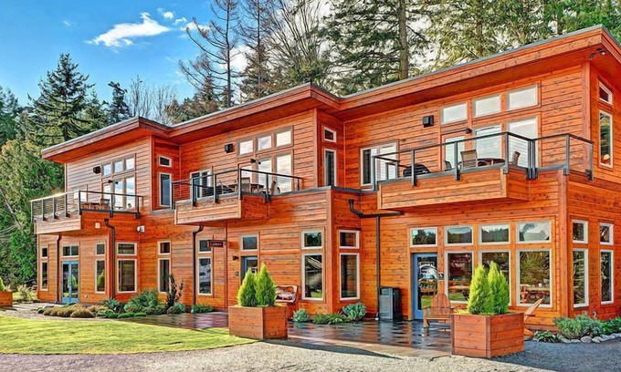 Friday Harbor Hotel | Snug Harbor Resort and Marina - One Bedroom Waterfront Suite