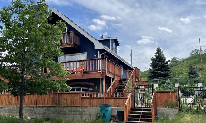 Fort Collins House | Soak in the hot tub, star gaze, enjoy the reservoir, hike, bike, kayak and more.
