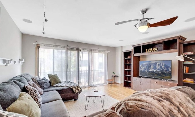 Southwark House | Society Hill 4 Bedroom w/ Garage Parking!