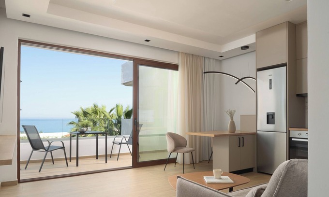 Koutouloufari Apartment | Sofia's Modern Apartment 2, 15 minutes walk from Chersonisos center