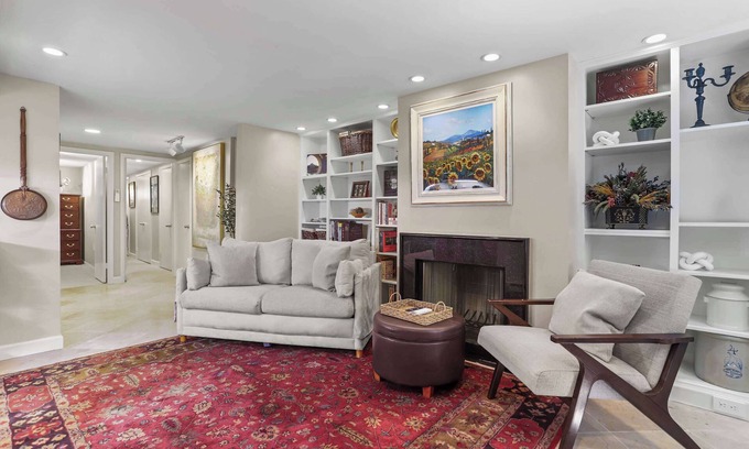 Capitol Hill Apartment | Sojourn Warm Capitol Hill Stay Near Eastern Market