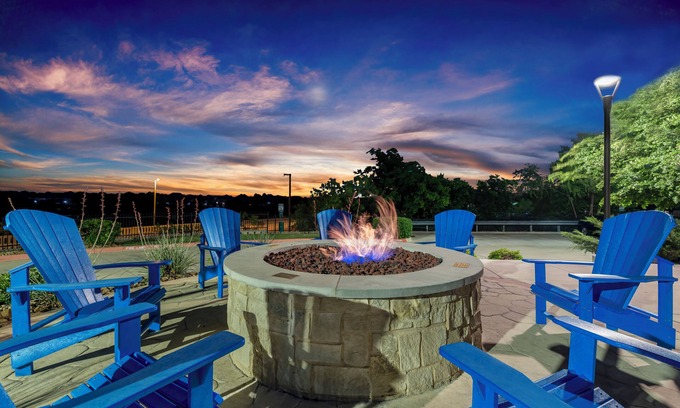 Las Colinas Hotel | Soka Suites Dallas - Las Colinas