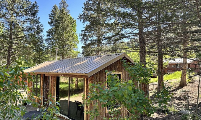Lyons Cabin | Solitude-Cabin C: Riverside 1 Bdrm+/Private Deck & Fire Pit/40 mins From Boulder
