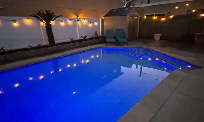 Madrona House | Solo Casita w/Poolside Bliss