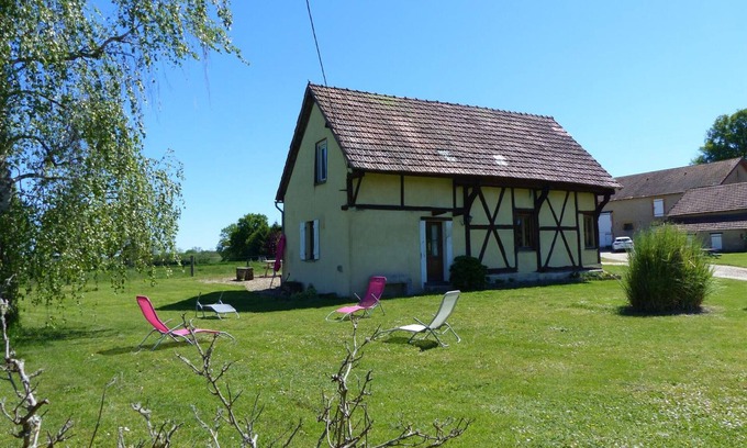 Diou Cottage | Solognote house with shared pool and garden