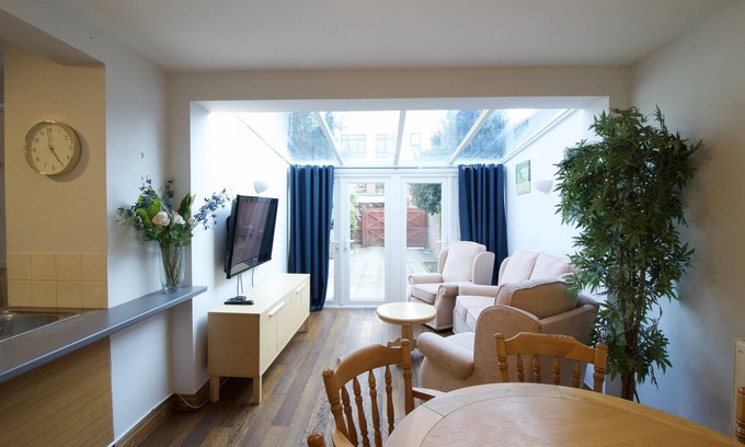 Portsmouth House | Somers House 4 bedroom house with small garden and allocated parking