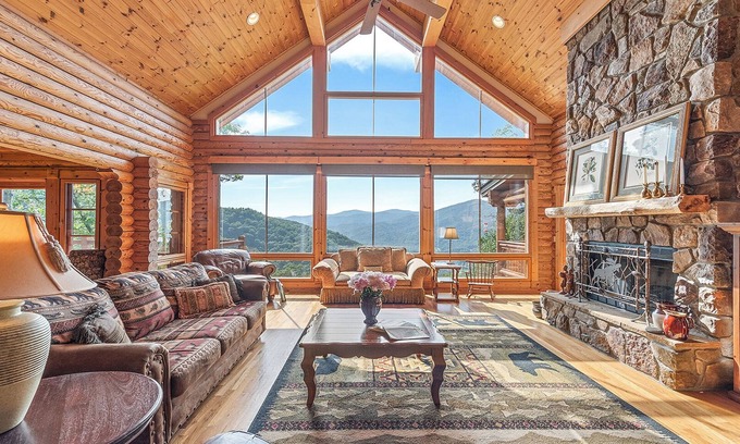 Waynesville House | Song Bird Lodge in Gated Smoky Mountain Retreat Community