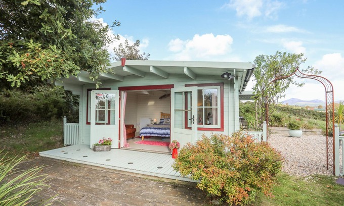 Rhyd-y-clafdy Cottage | SONGBIRD HIDEAWAY, romantic, character holiday cottage in Pwllheli