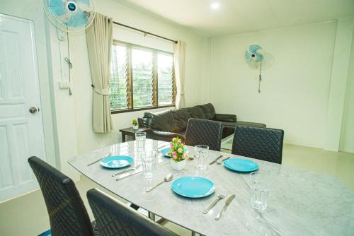 Ao Nang Apartment | Songbird Suites - Deluxe King Suite and Scooter