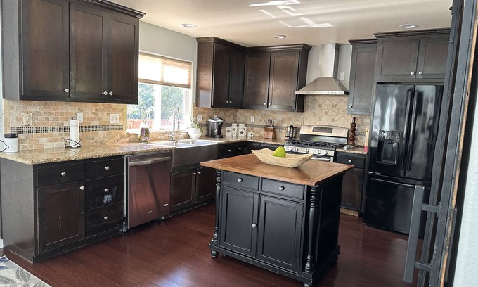 Windsor House | Sonoma County Wine Country Home 4b/2.5 5min to healdsburg