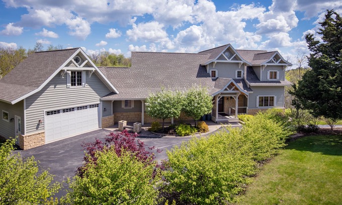 The Galena Territory House | Soon to be a 6 Bedroom - Sleep 14! Travel 2 Trillium!