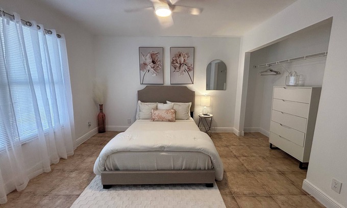 Golden Lakes Apartment | Soothing 2-bedroom apartment with AC in Royal Palm beach