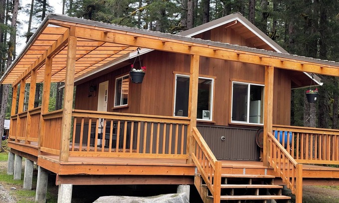 Gustavus Cabin | Soothing cabin with Wrap around Porch