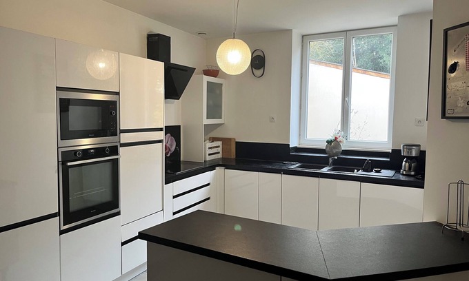 La Madeleine House | Soothing townhome with AC in charming Orléans