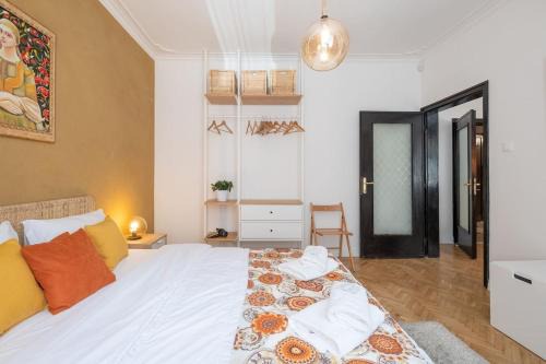 Oborishte Apartment | Sophisticated Gem with Private parking