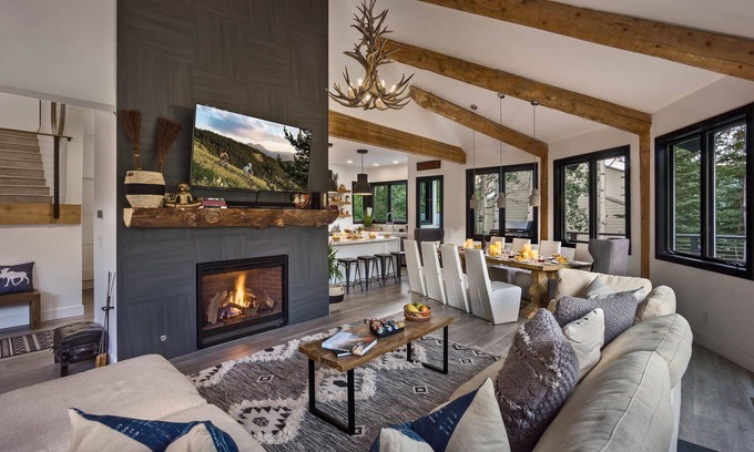 Highland Meadows House | Sophisticated + Hot Tub + Close to Skiing - Chalet Inverness