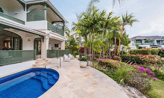 Mount Standfast Villa | Sophisticated Villa with Pool in Jade Vine