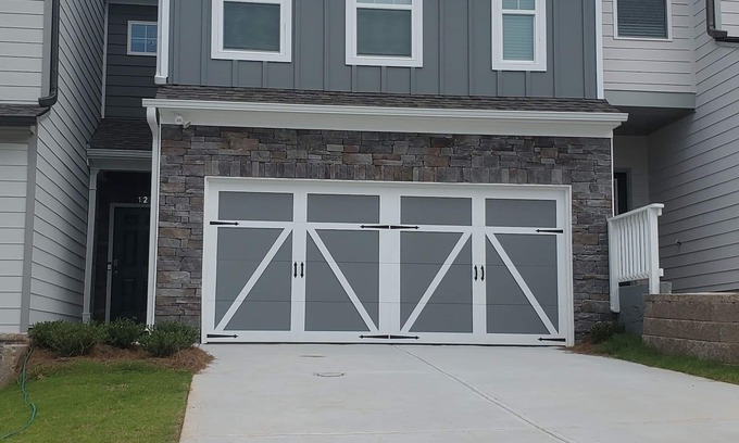 Newnan House | Sought after Ashley Park. Walking Trails. Golfing. Shop. Dine. Play and Relax