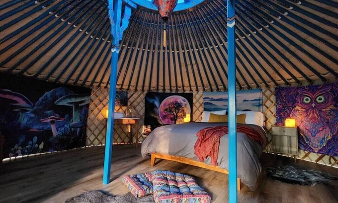 Buckley RV Rental | Soul Yurt | Cedar Hot Tub | 1 hr to Skiing & Mt Rainier