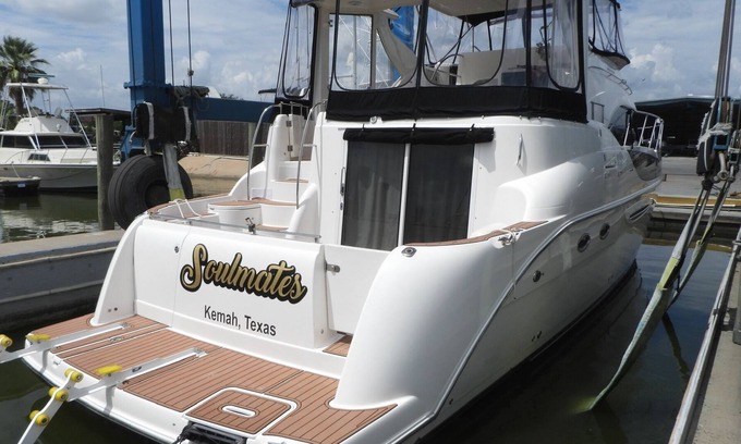 Eufaula Boat Rental | “Soulmates” Meridian Yacht located on Lake Eufaula, OK