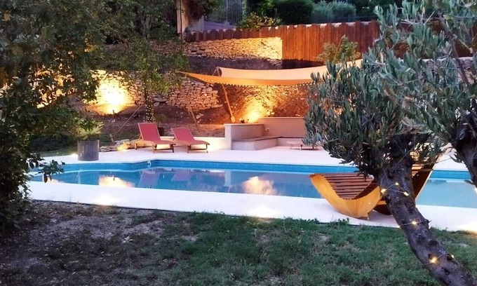 Cornillon-Confoux House | Sous le Chêne en Provence: Détente à la Piscine ou à L'ombre du Pool House